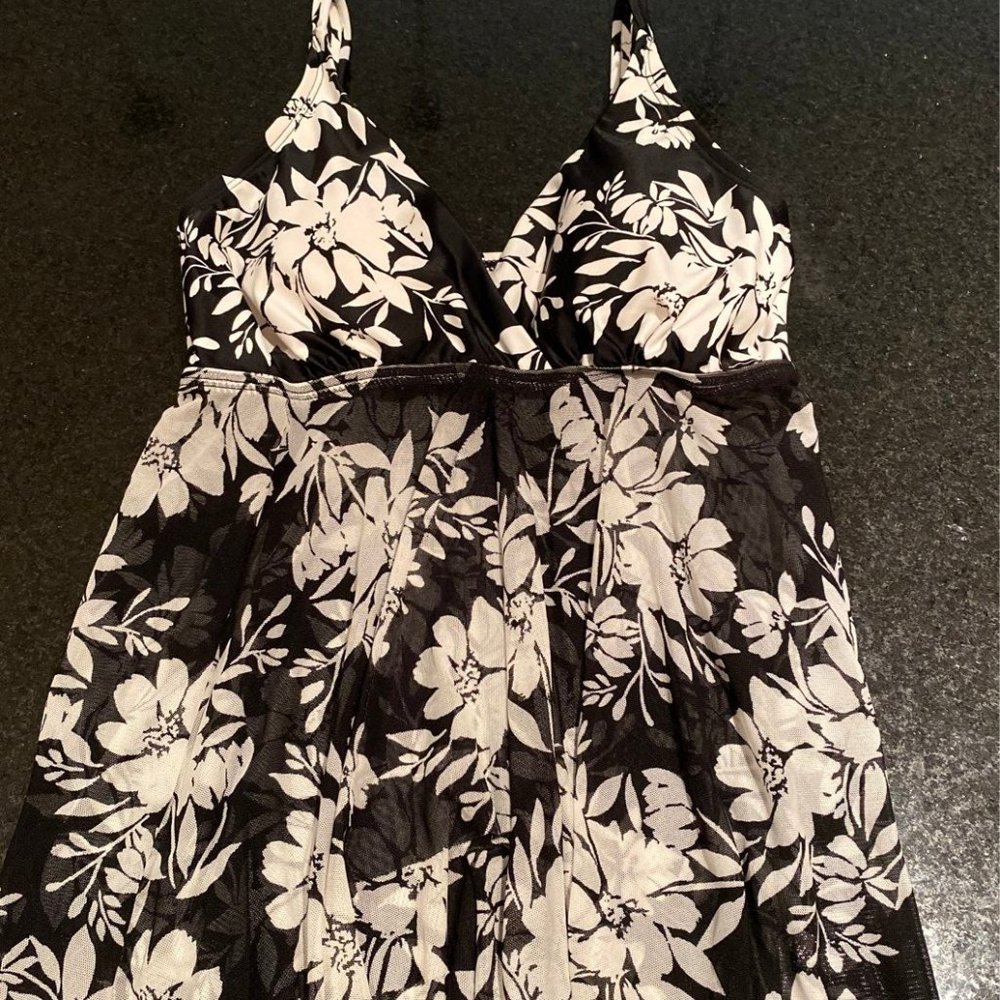 Target Merona Black & White Floral Tankini Swim To